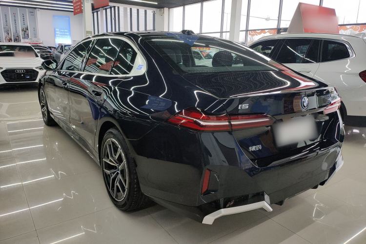 Used BMW i5 2024 eDrive 35L Luxury Model with M Sport Package
