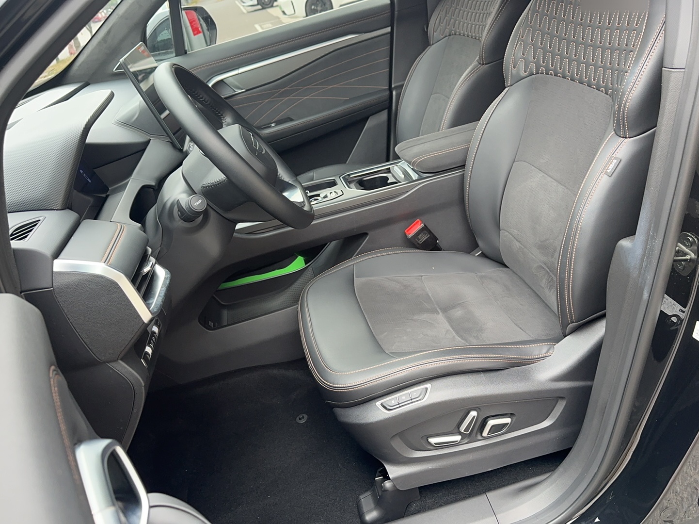 Переднее сиденье в автомобиле