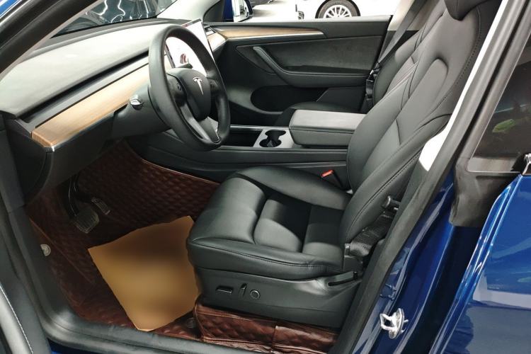 Used Tesla Model Y 2021 Long-Range All-Wheel-Drive Version Left Front Seat