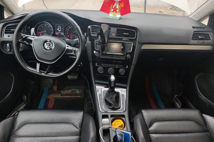 Used Volkswagen Golf 2016 1.4 TSI 25th Anniversary Edition Center Console