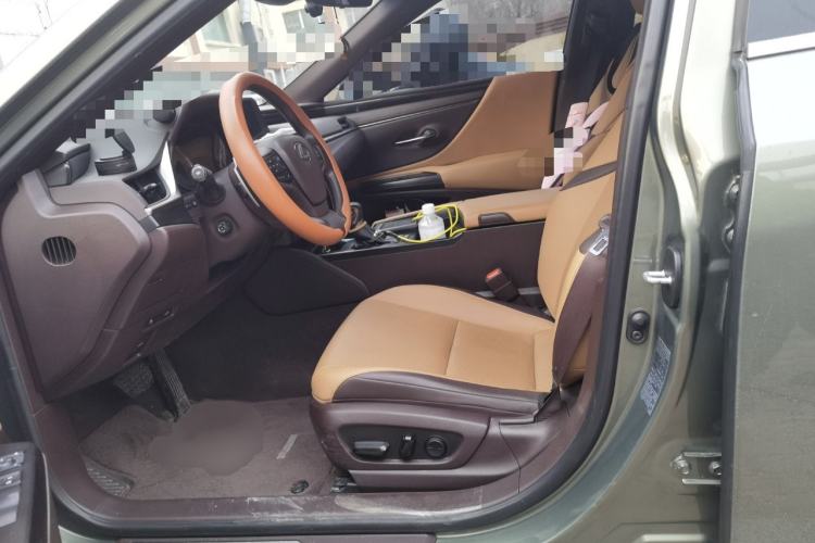 Used Lexus ES 2020 300h Premier Edition Left Front Seat