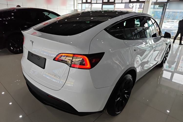 Used Tesla Model Y 2021 Long-Range All-Wheel-Drive Version 3D7