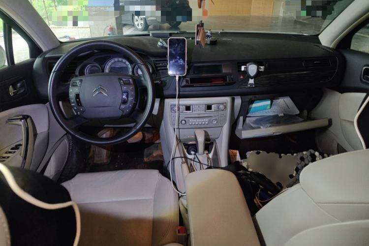 Used Citroen C5 2012 2.0L Automatic Luxury Edition Center Console