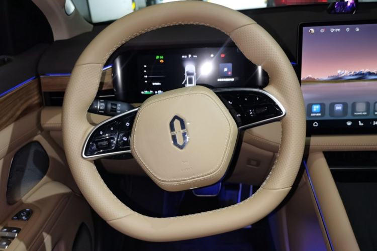 Used Hima AITO M7 2024 1.5T Intelligent Driving Rear-Drive Pro Version 5 Seats Steering Wheel