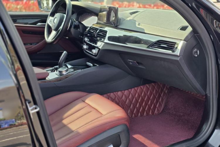 Used BMW 5 Series 2020 530Li Leading Model M Sport Package Interior 4