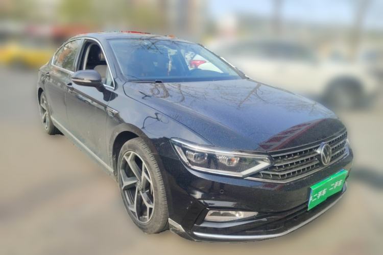 Used Volkswagen Magotan 2023 2 Million Units Commemorative Edition 330TSI DSG Luxury Version Front Right 45 Deg