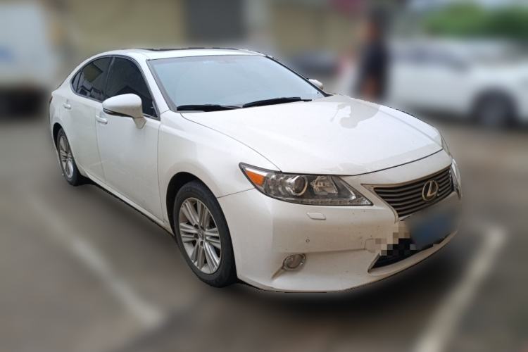 Used Lexus ES 2013 250 Elegant Edition Front Right 45 Deg