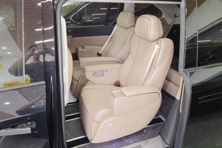 Used XPeng X9 2025 650 Long-Range Max Left Rear Seat