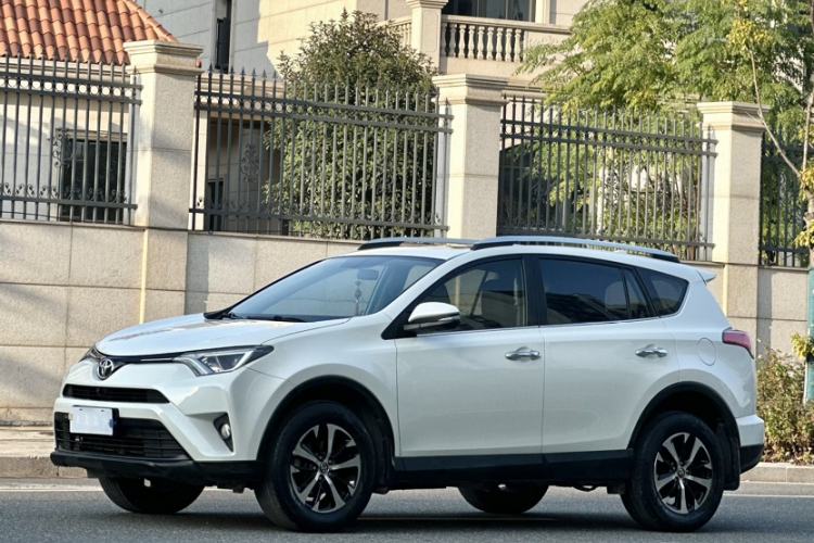 Used Toyota RAV4 2016 2.0L CVT Two-Wheel Drive Fashion Edition China V Standard