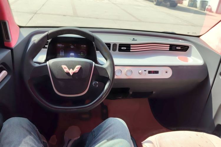 Used Wuling Hongguang MINIEV 2021 Macaron Fashion Model Lithium Iron Phosphate Center Console