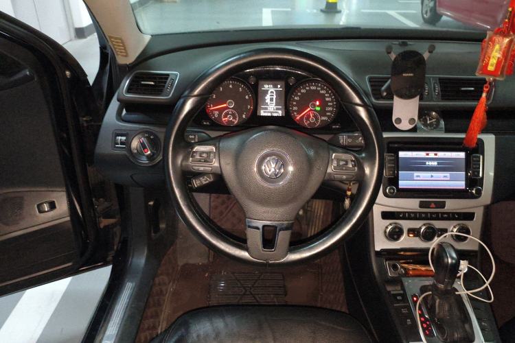 Used Volkswagen Magotan 2013 1.8TSI Luxury Model Steering Wheel