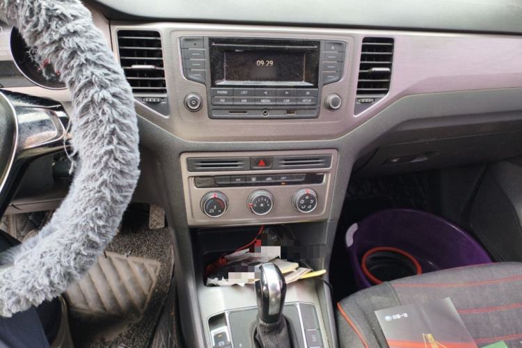 Used Volkswagen Golf Sportsvan 2016 1.6L Automatic Comfort Model Audio And AC Panel