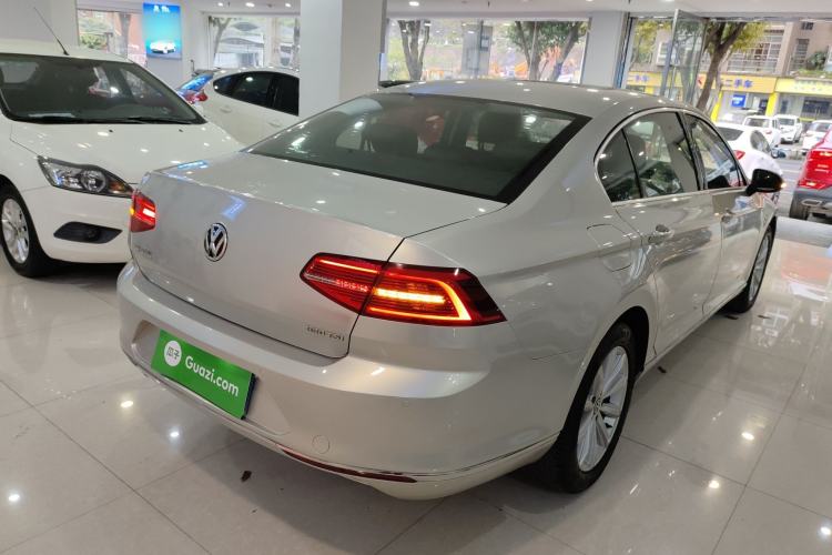 Used Volkswagen Magotan 2018 330TSI DSG Advanced Model Rear Right 45 Deg