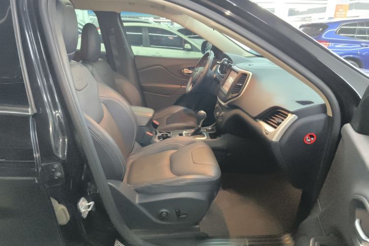 Used Jeep Cherokee 2016 2.4L Professional Smart Version