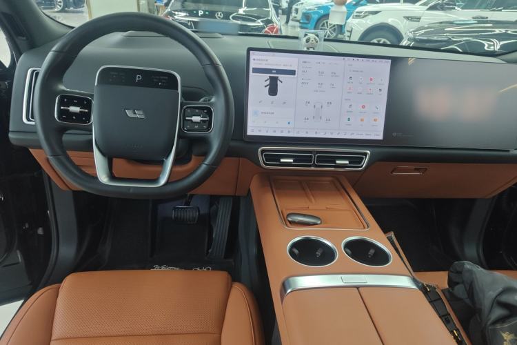 Used Li Auto L8 2023 Pro Model Center Console