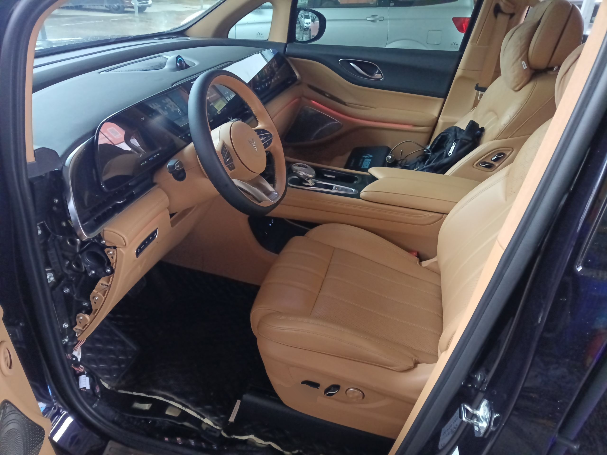 المقاعد الأمامية داخل السيارة