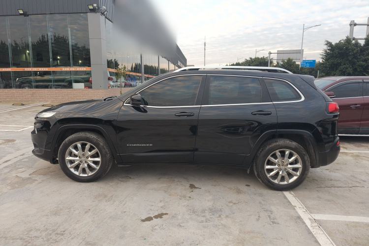 Used Jeep Cherokee 2016 2.4L Superior Edition
