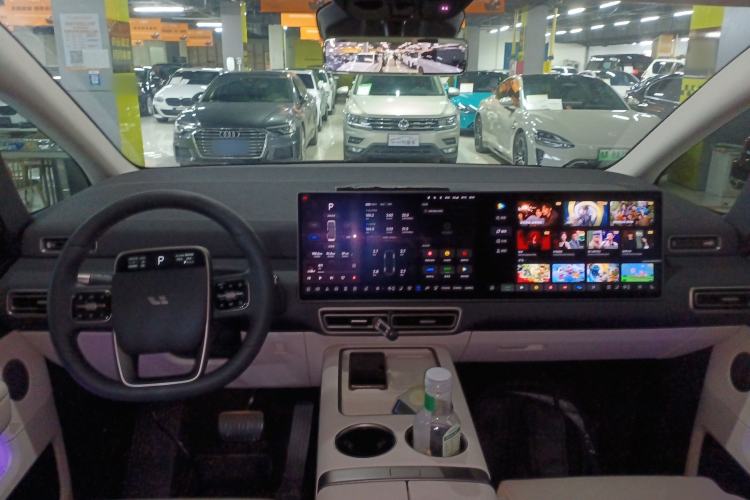 Used Li Auto MEGA 2025 Home Family Special Edition
