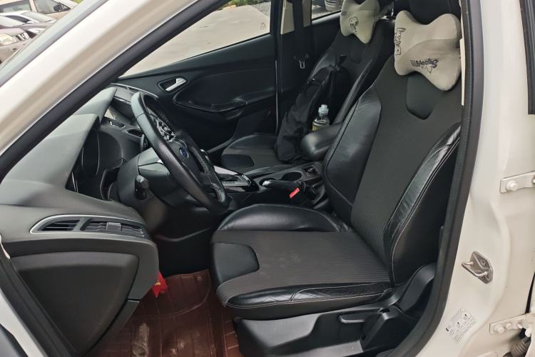 Used Ford Focus 2012 Sedan 1.6L Automatic Fashion Edition Left Front Seat