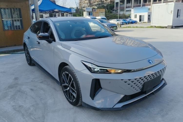 Used Changan UNI-V iDD 2024 Blue Whale Smart Electric iDD 136km ZhiKu Model
