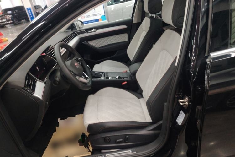 Used Volkswagen Magotan 2023 2 Million Units Commemorative Edition 330TSI DSG Luxury Version Left Front Seat