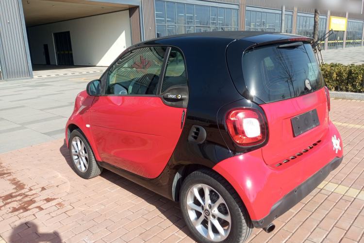 Used smart fortwo 2015 1.0L 52 kW hardtop Dynamic version