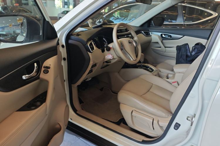 Used Nissan X-Trail 2015 2.0L CVT Comfort MAX Edition 2WD