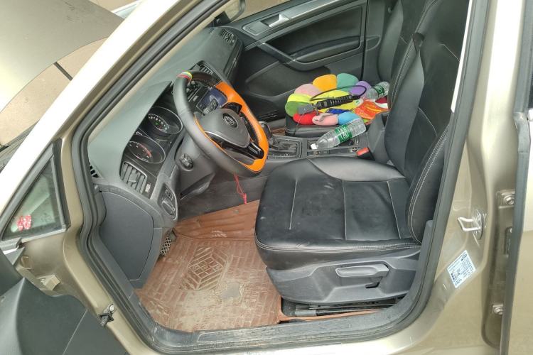 Used Volkswagen Golf 2017 1.6L Automatic Comfort Million-Vehicle Anniversary Edition
