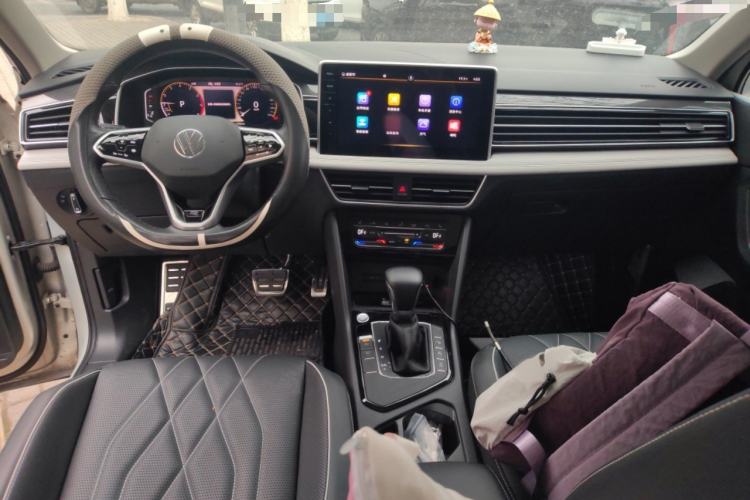 Used Volkswagen Tiguan L 2022 330TSI Automatic Two-Wheel Drive R-Line Enhanced Edition Interior 2