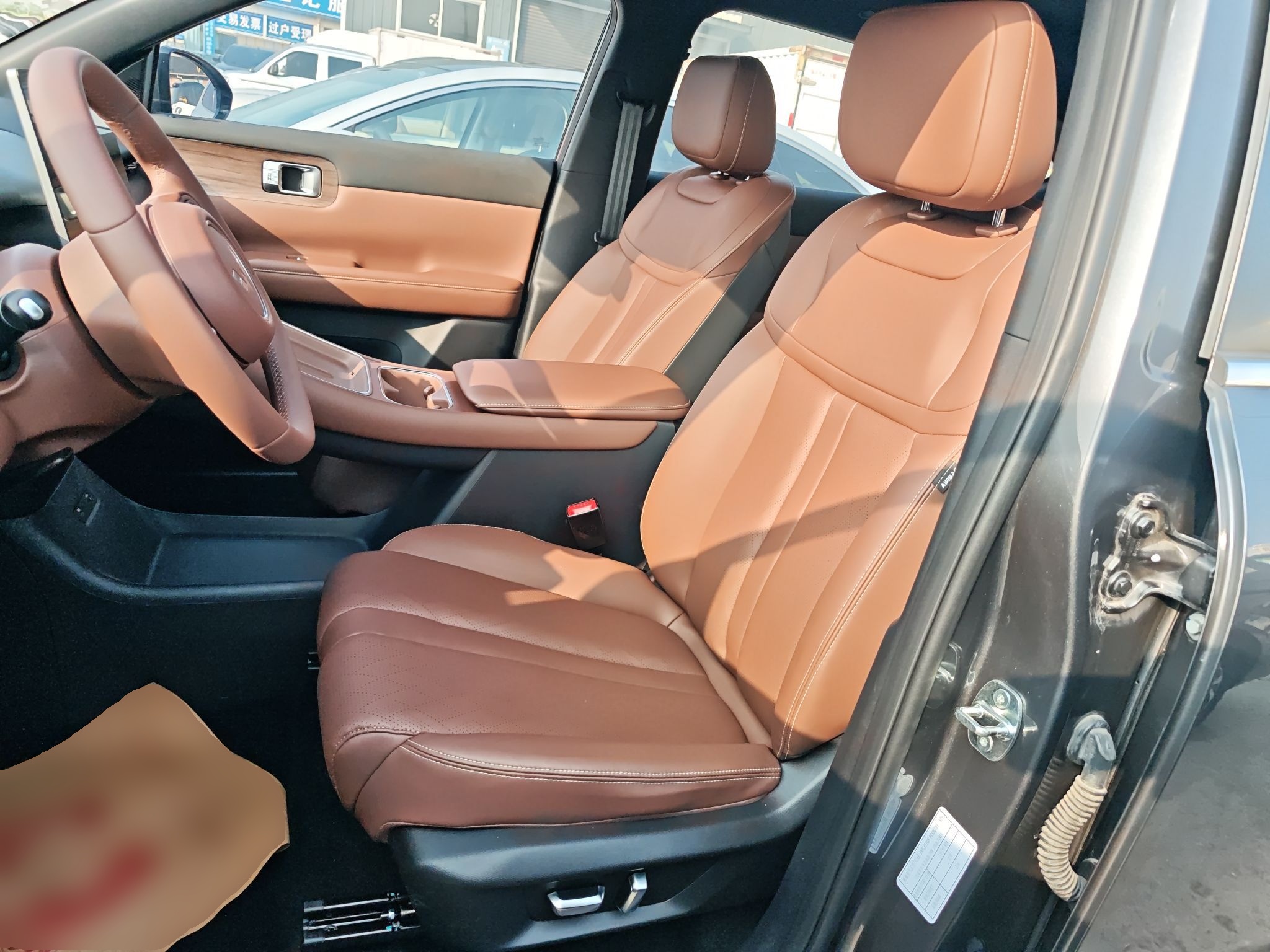 Переднее сиденье в автомобиле