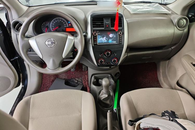 Used Nissan Sunny 2014 1.5XE Manual Comfort Edition Center Console