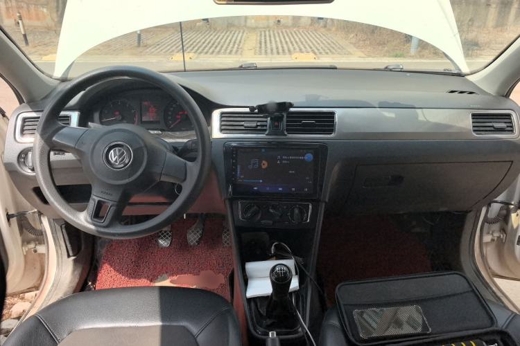 Used Volkswagen Santana 2015 1.6L Manual Comfort Edition
