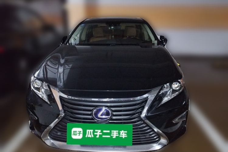 Used Lexus ES 2017 300h Mark Levinson Comfort Edition Front