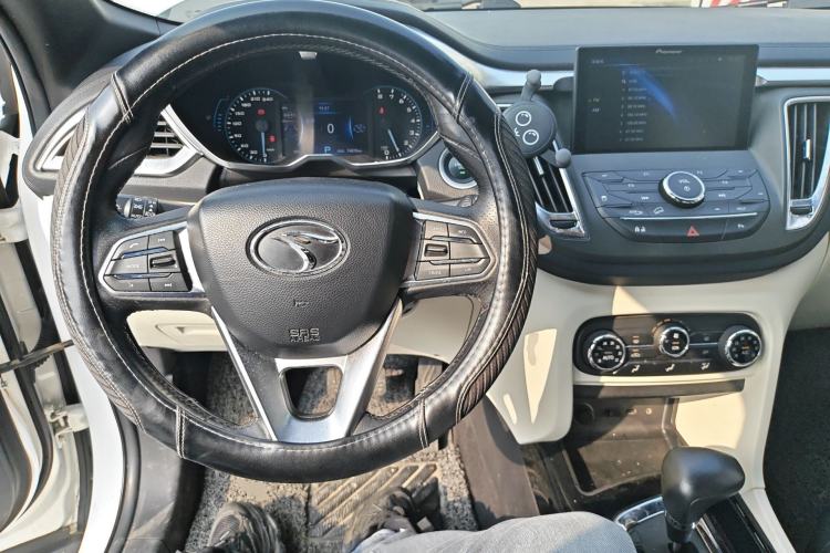 Used Soueast DX7 2017 1.5T Automatic White Rider Trim
