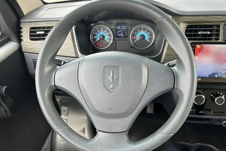 Used Jinbei Hiace X30 2023 1.5L Super-Comfortable Passenger Van 5/6/7-Seater Non-Air-Conditioned Version Model SWC15M