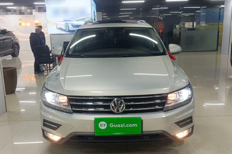 Used Volkswagen Tiguan L 2019 330TSI Automatic Two-Wheel Drive Smart Luxury Version China VI Standard
