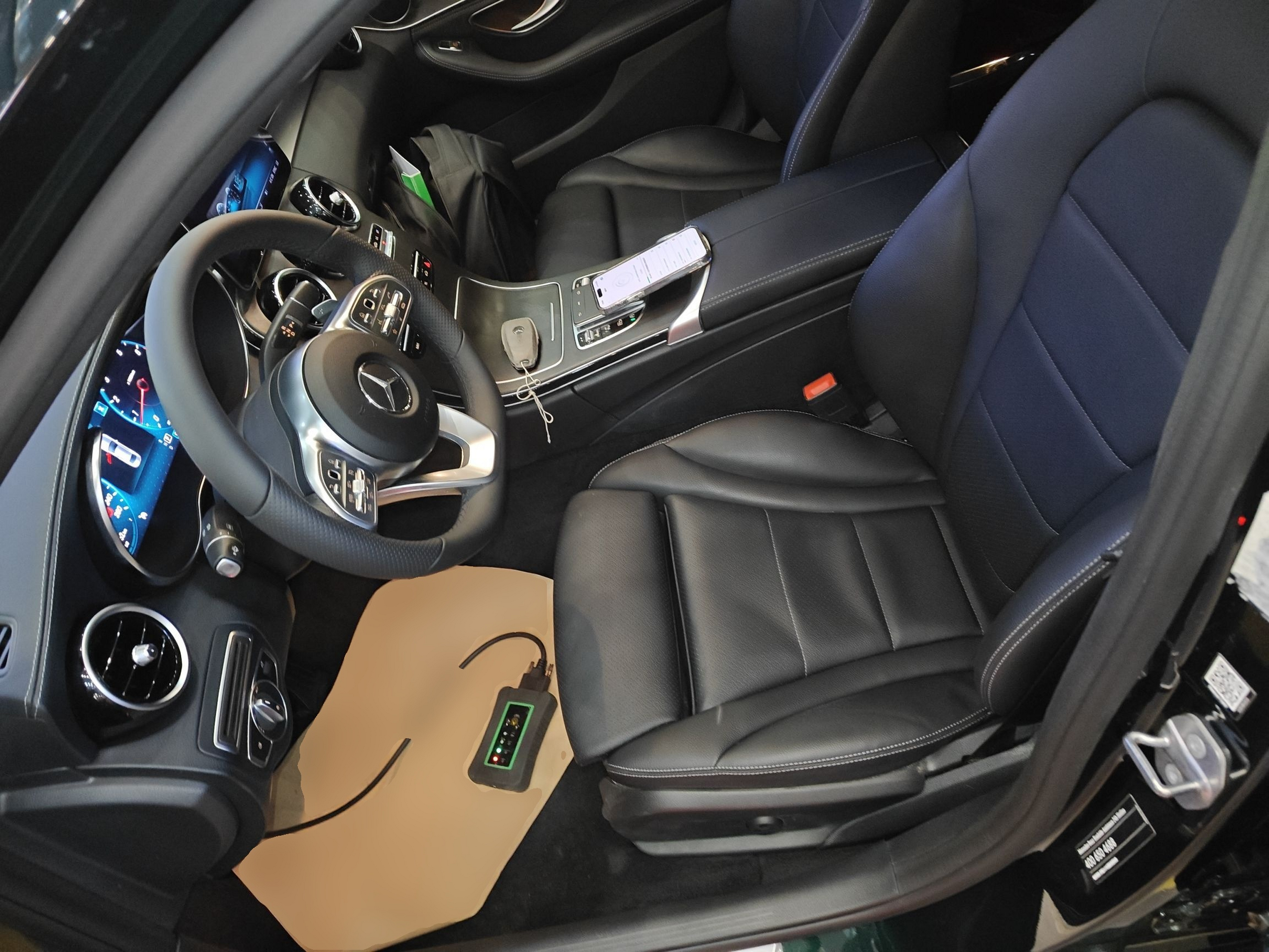 المقاعد الأمامية داخل السيارة