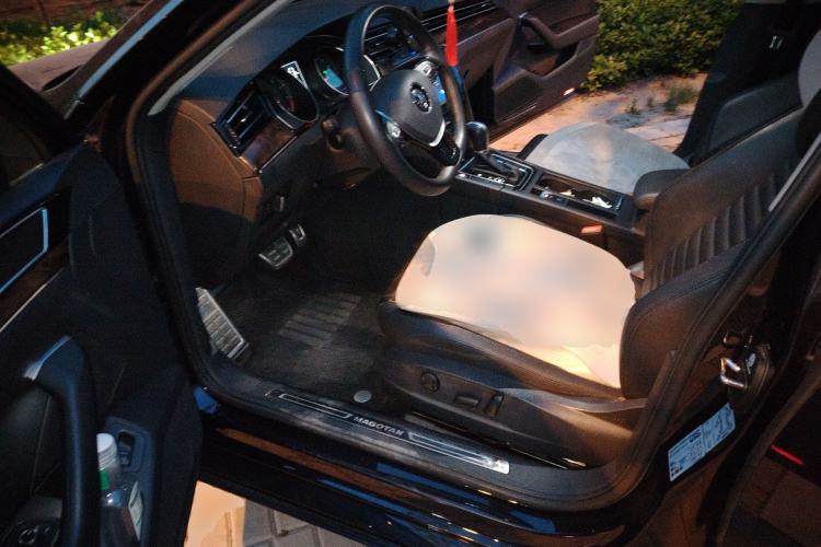 Used Volkswagen Magotan 2019 330TSI DSG Leading Model China VI Standard Driver Seat