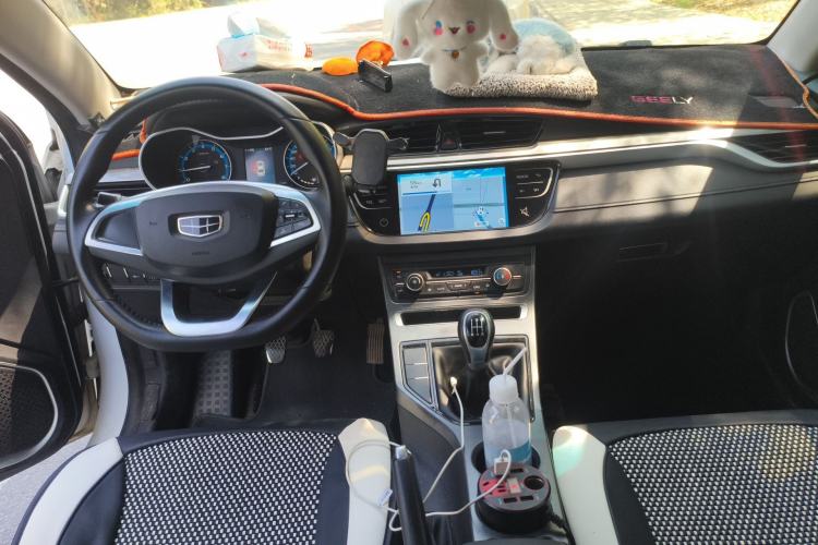 Used Geely Auto Emgrand 2019 Leading Edition 1.5L Manual Fashion Model China V Standard
