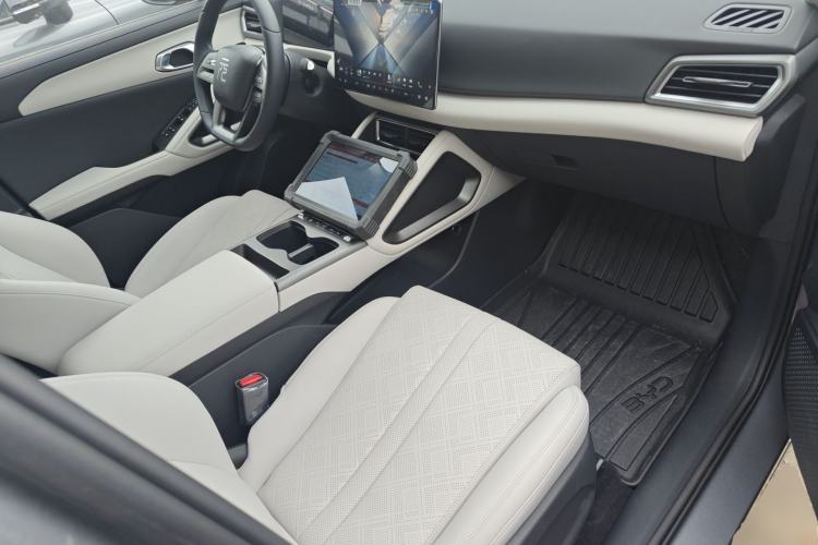 Used BYD Yuan UP 2025 Intelligent Driving Version 401 KM Dynamic Edition Right Front Seat