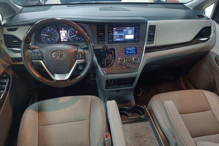 Used Toyota SIENNA 2018 3.5L Two-Wheel Drive SE U.S. Specification