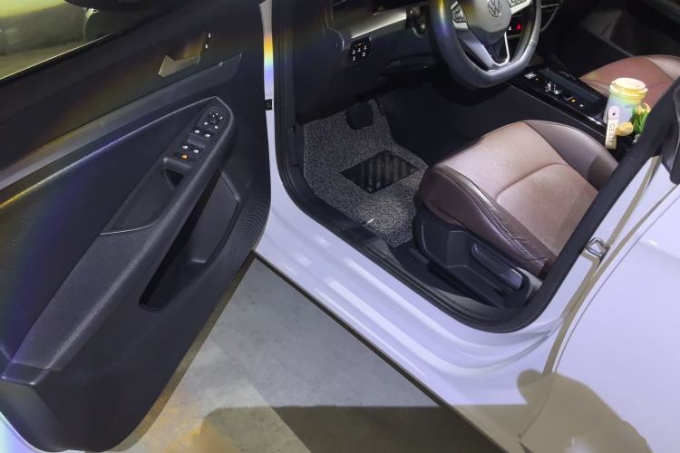 Used Volkswagen Lamando 2024 Lingdu L 200TSI DSG Trendy & Spicy Edition Interior 3