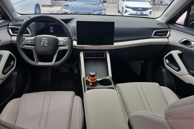 Used BYD Yuan UP 2025 Intelligent Driving Version 401 KM Dynamic Edition Interior 3