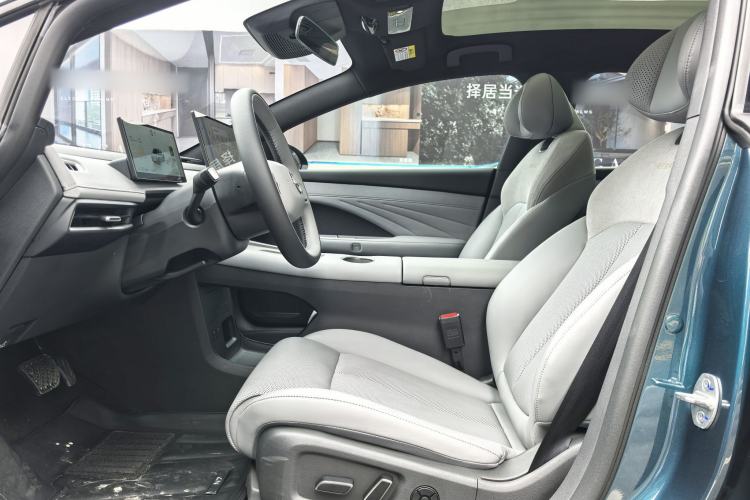 Used Nissan N7 2025 510 Pro Interior 5