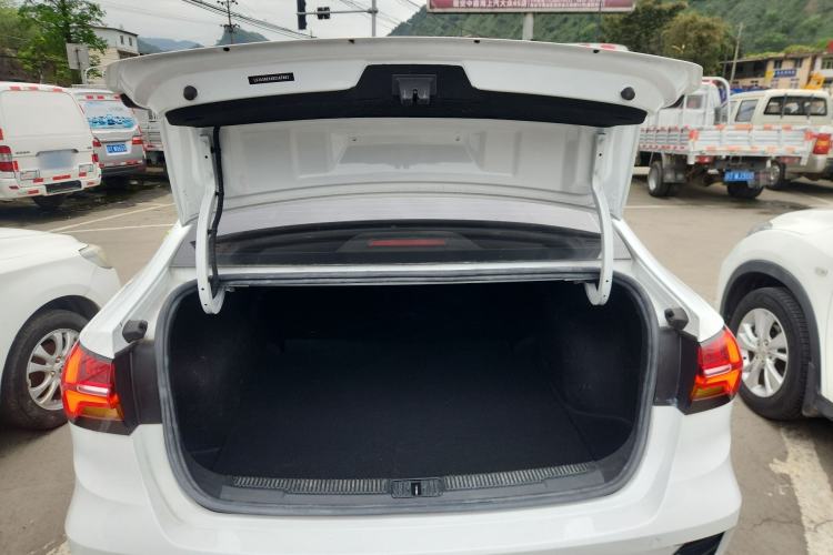 Used Roewe i5 2021 1.5L Manual Platinum Edition Trunk