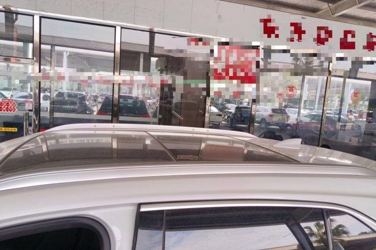 Used Cadillac XT4 2022 28T Two-Wheel-Drive Luxury Version Roof