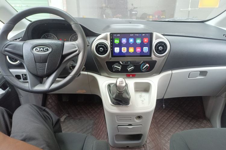 Used JAC Refine M3 2019 PLUS Maker Edition 1.8L Luxury Model Center Console