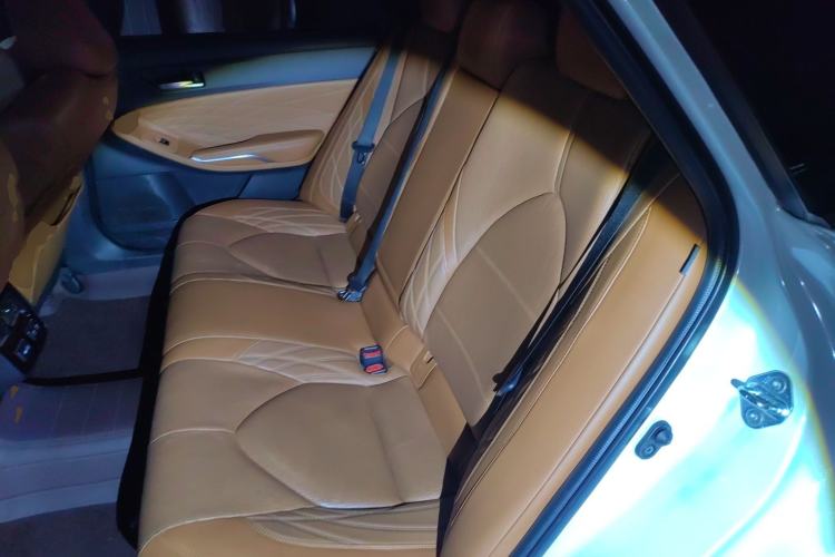 Used Toyota Avalon 2019 Dual-Engine 2.5L XLE Prestige Version China VI Standard
