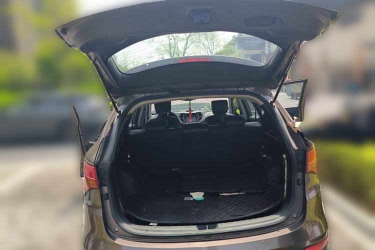 Used Hyundai Santa Fe 2015 2.0T Automatic Two-Wheel Drive Smart Version 5 Seats Trunk