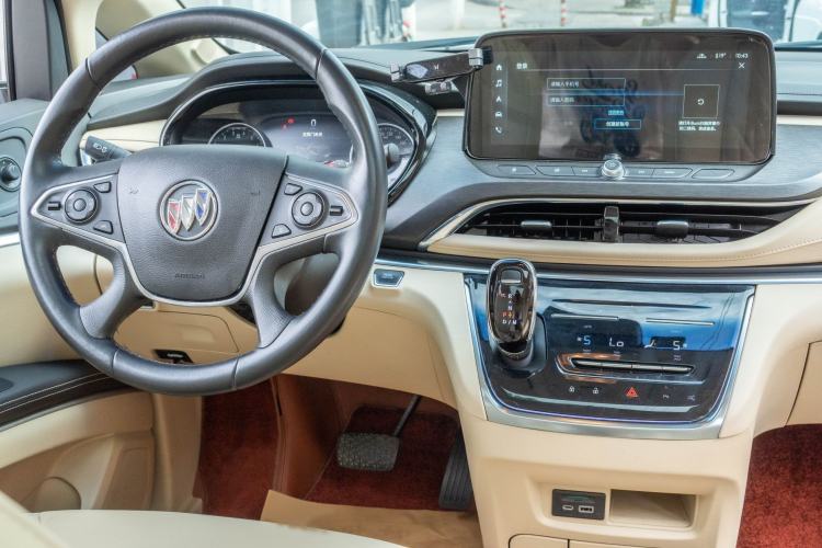 Used Buick GL8 2023 Land Executive Class Deluxe Model Interior 3